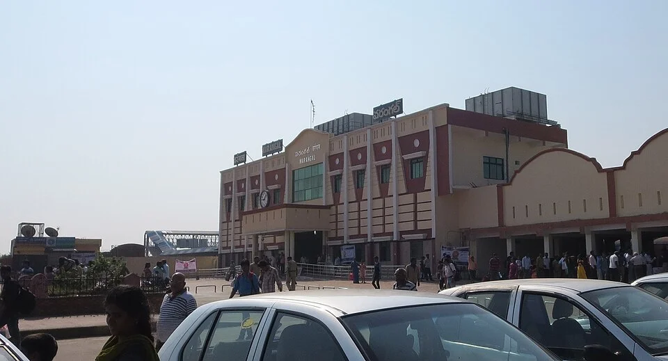 Warangal tren istasyonu giriş cephesi