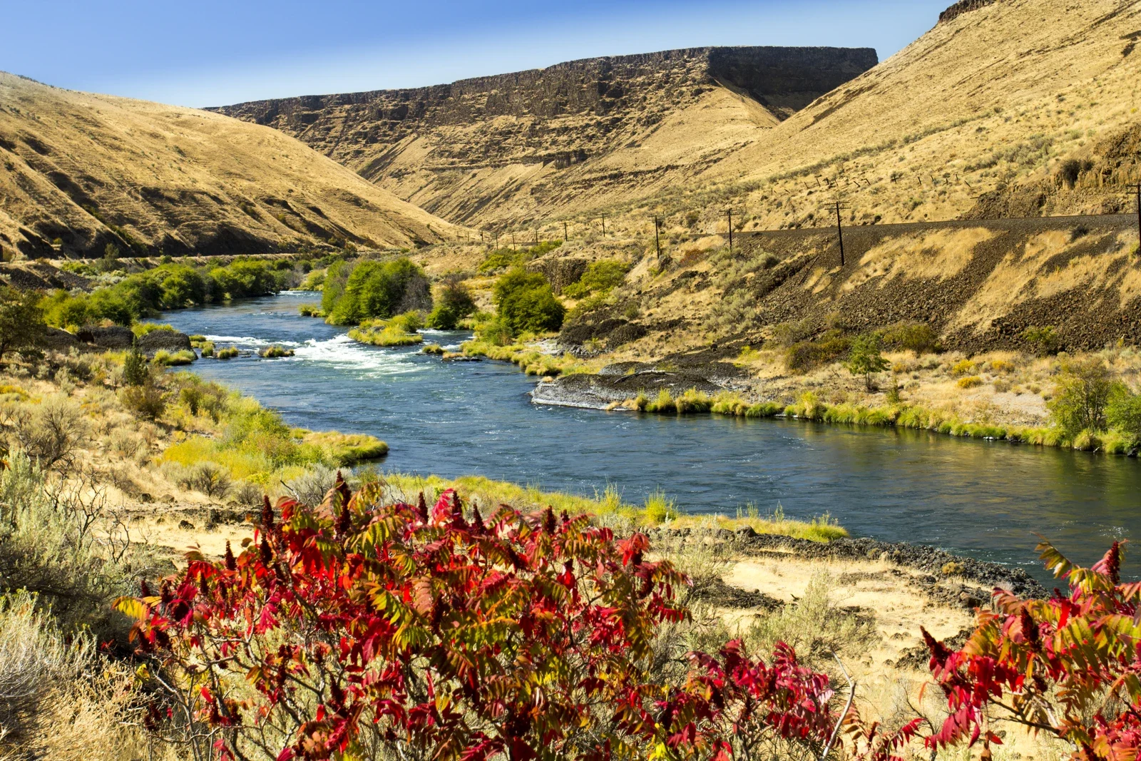 Oregon Deschutes Nehri kanyonunun bölgesel arşiv görünümü; Smith Rock değildir