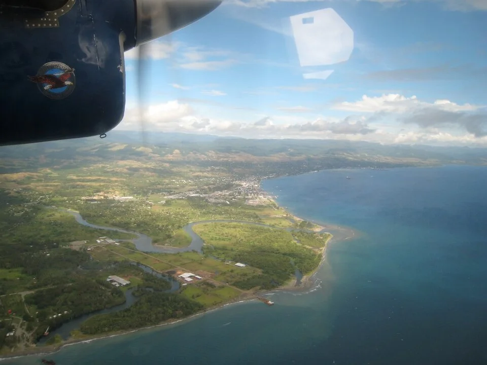 Solomon Adaları Honiara kıyısı ve kent dokusu