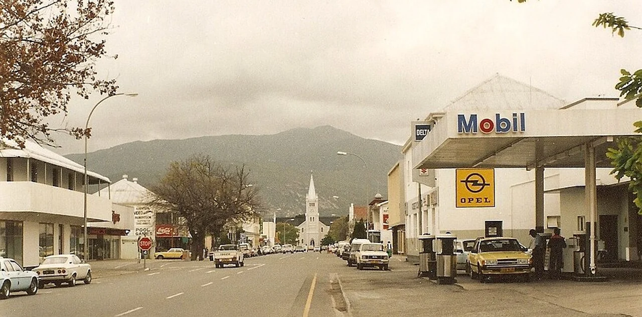 Robertson street view, 1987; not current traffic or business conditions