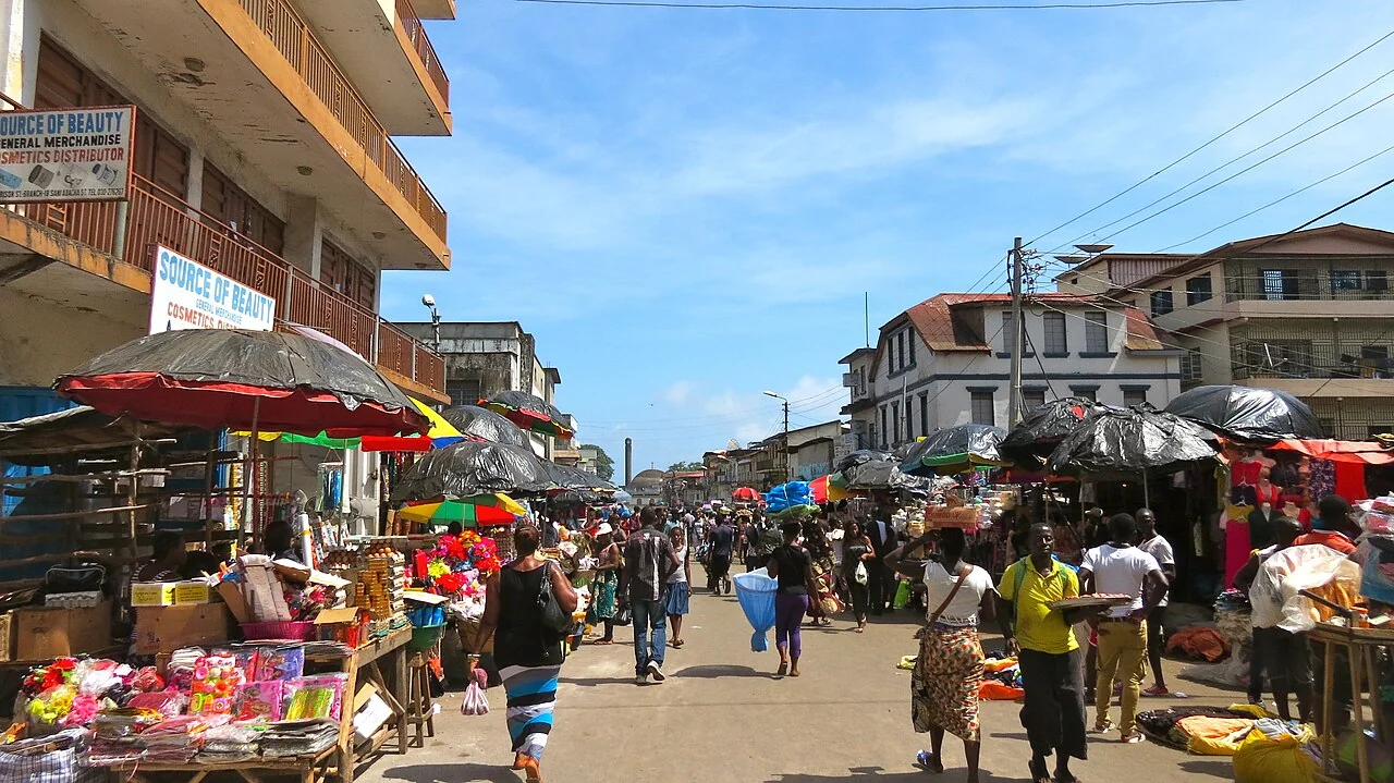 Freetown pazar sokağında gündelik hayat; Erik Cleves Kristensen, 13 Mayıs 2014