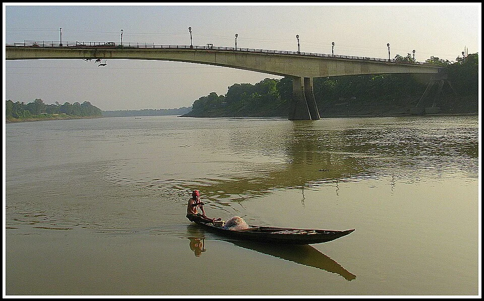 Silchar Sadarghat Köprüsü ve Barak nehir çevresi