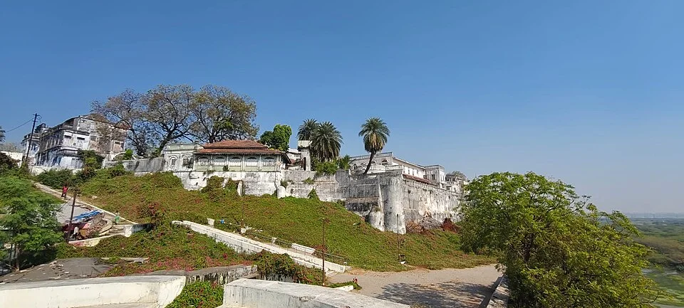 Old hillside building and urban surroundings in the Bharuch Begumwadi view