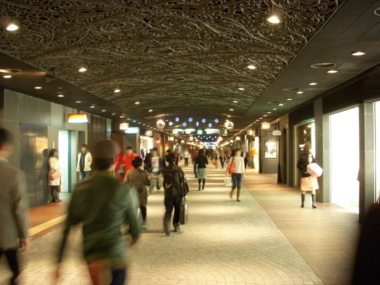 Tenjin yeraltı alışveriş alanının koridoru, 2007 arşiv görüntüsü