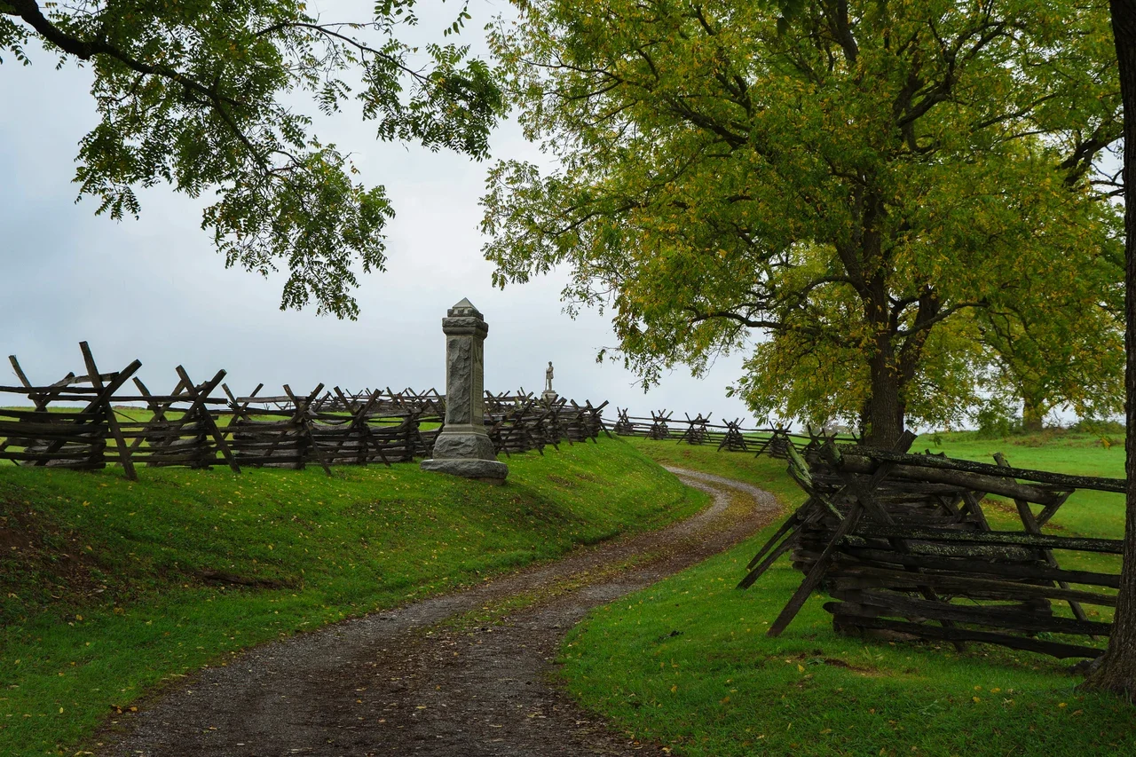 Antietam Bloody Lane boyunca çitler ve anıtlar