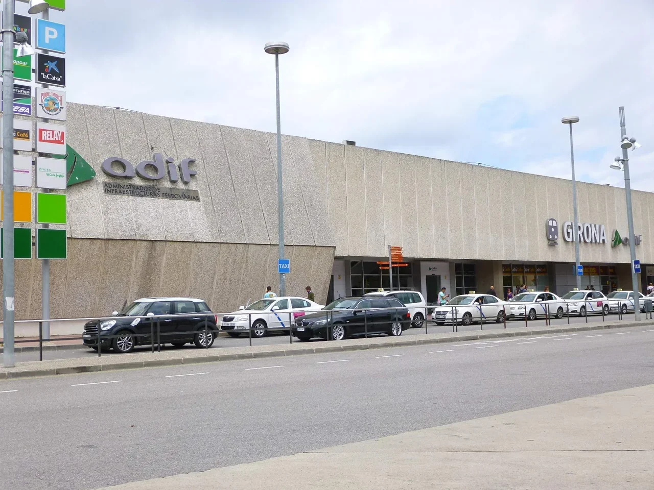 Entrance to Girona ADIF railway station with taxis outside, 2016