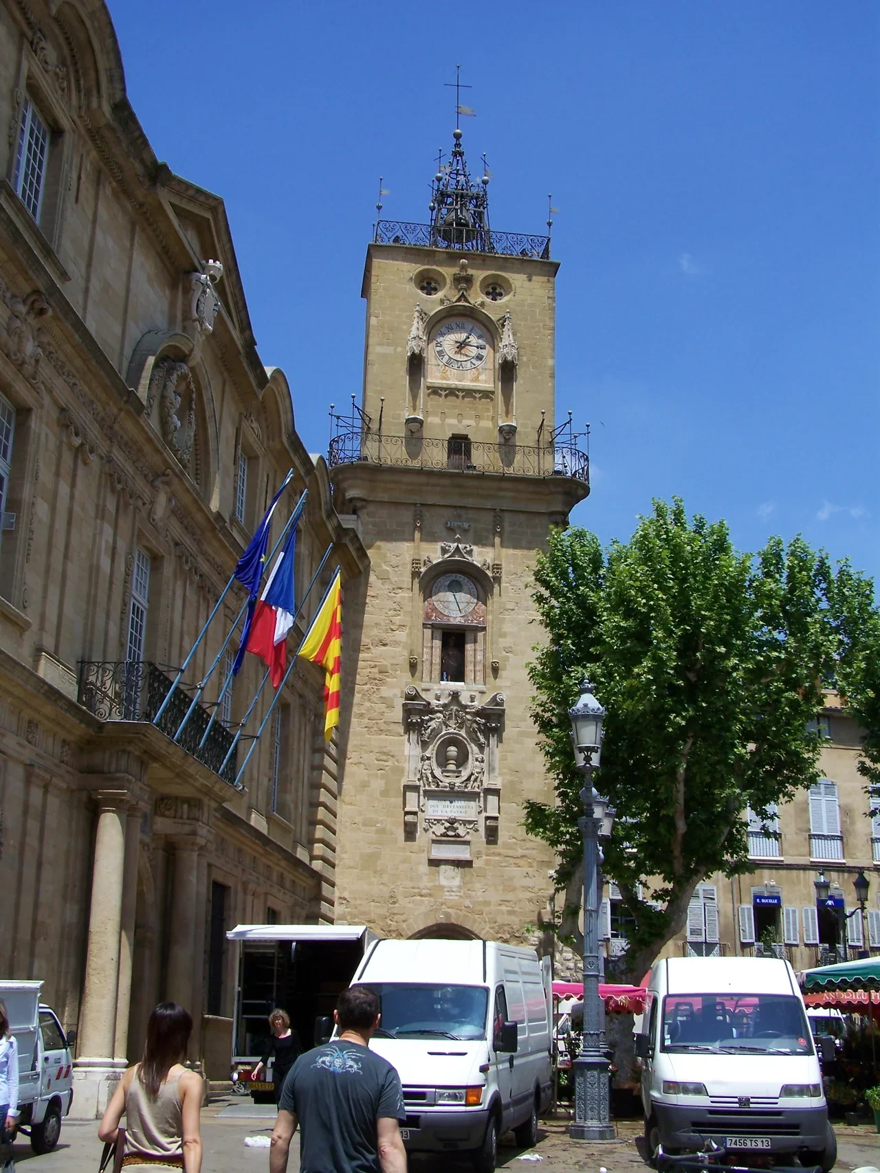 Aix-en-Provence belediyesi yanındaki tarihî saat kulesi, Haziran 2007