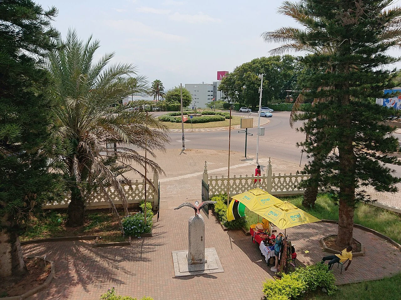 Müzeden Praça Travessia do Zambeze görünümü; Aralık 2019, yemek fotoğrafı değildir