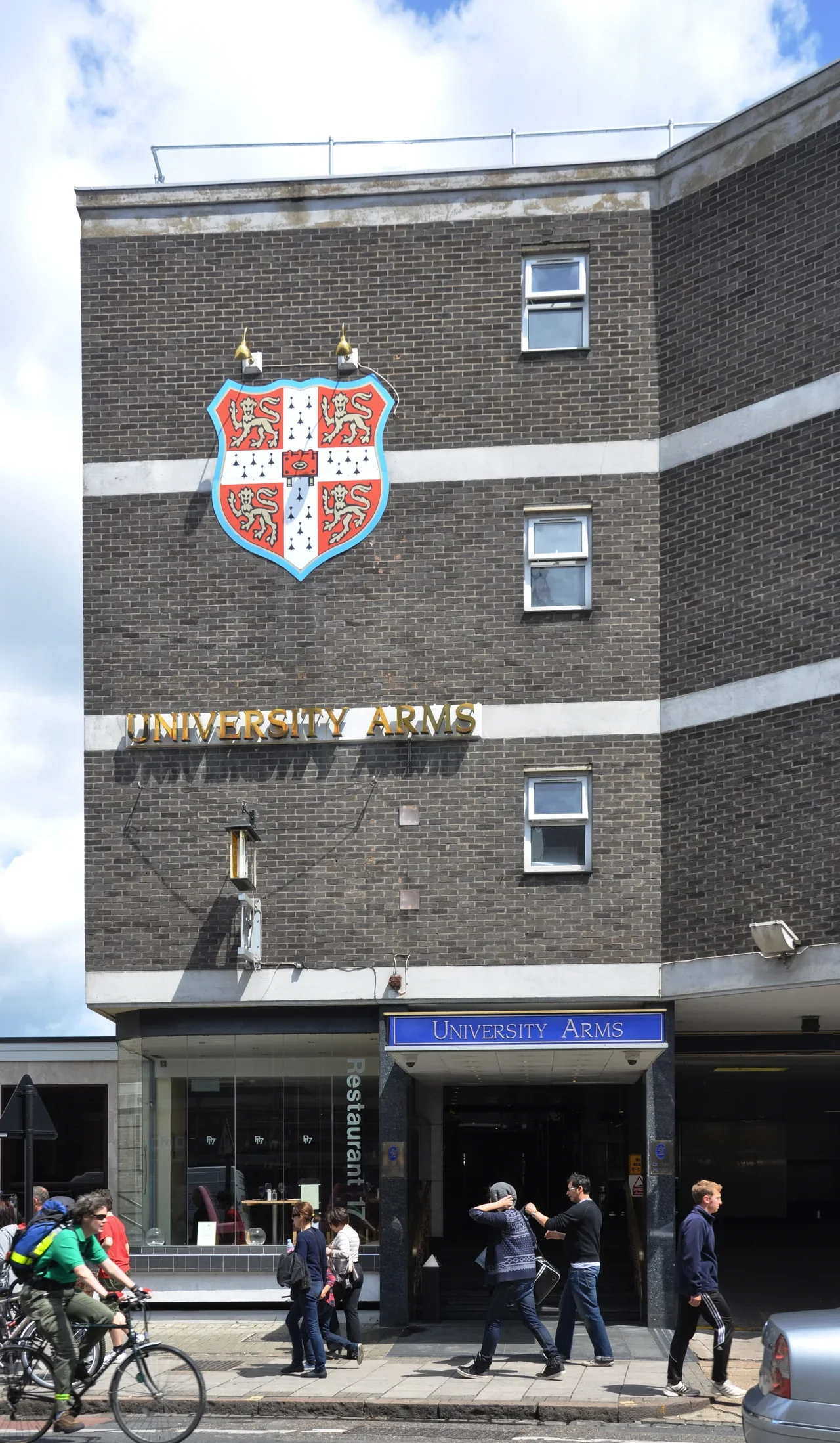 Cambridge University Arms otelinin 2011 tarihli arşiv görünümü