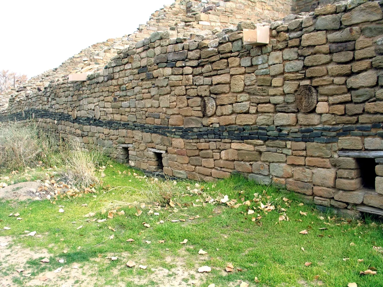 Archival contrasting greywacke stone band in an Aztec Ruins wall