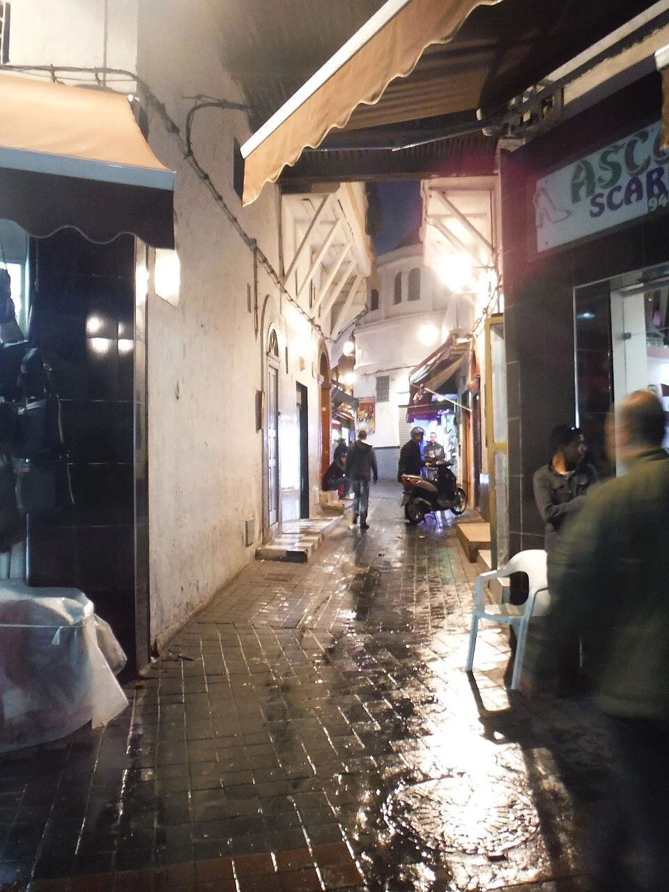Wet passage under night lighting in Casablanca old medina, November 2014; not meal service or a restaurant photograph.