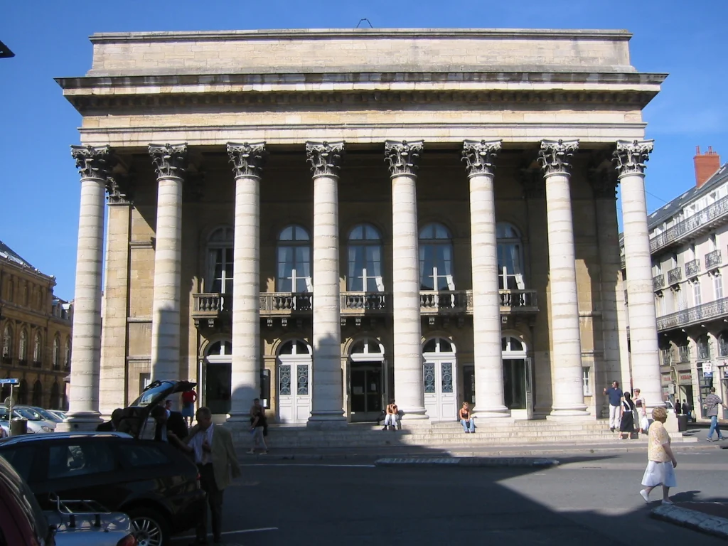 Columns and broad entrance steps of the Grand Théâtre on Place du Théâtre,9September2006.