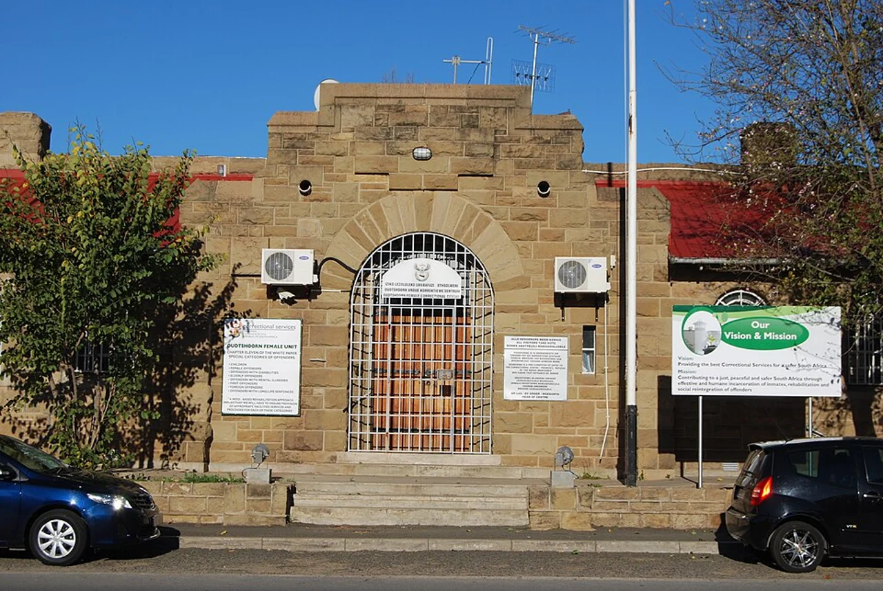 OudtshoornGaol exterior,September2013; not a special-entry experience