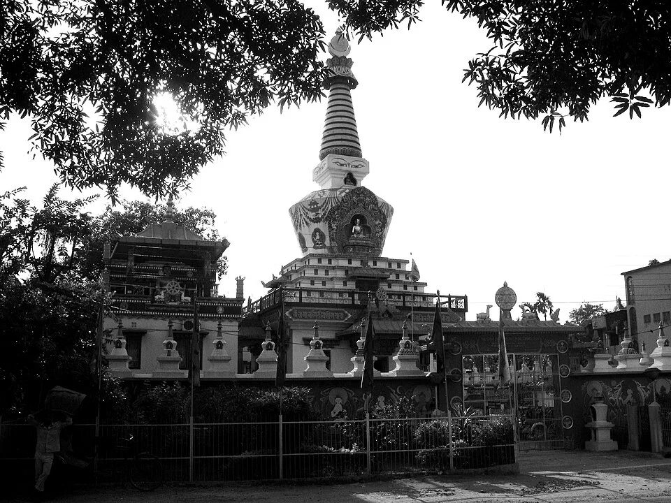 Tashi Gomang Stupa and temple grounds at Salugara