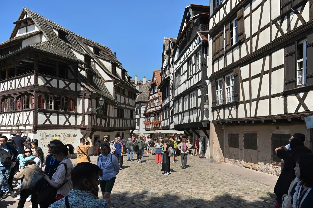 Strasbourg Petite France bölgesinde Place Benjamin Zix, 2025
