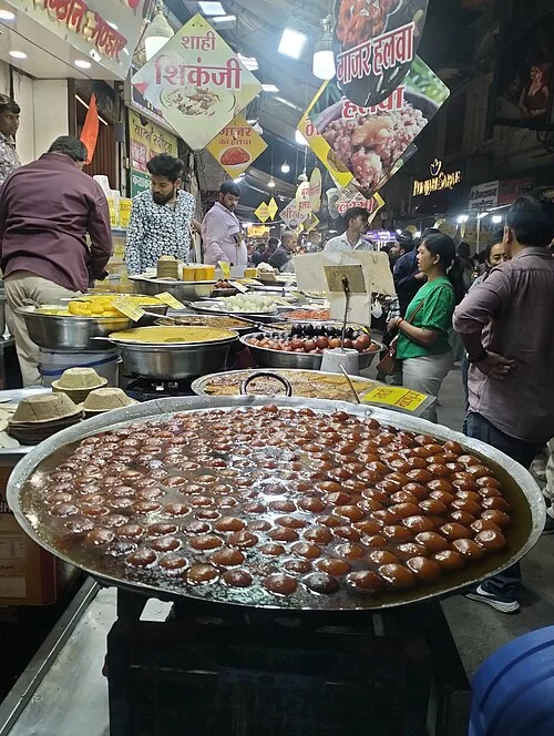 Food-market scene at Sarafa Galli in Indore
