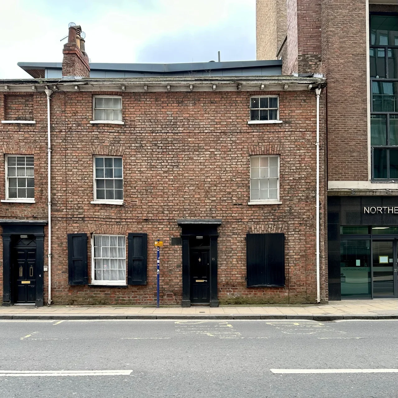 York Rougier Street üzerindeki bina dış cephesi
