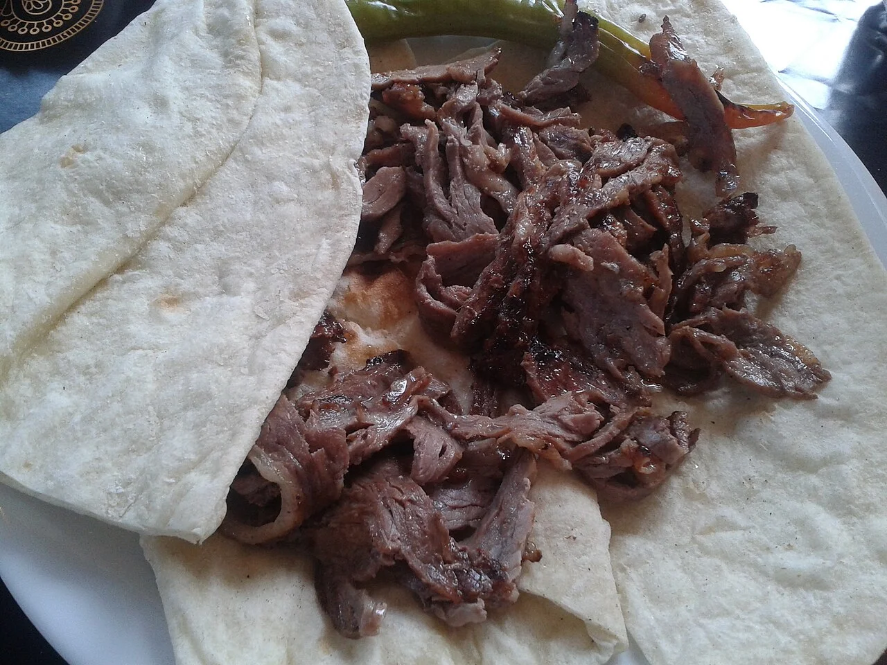 A döner plate in Ankara, May 2018; not current restaurant service or geographical-indication certification.