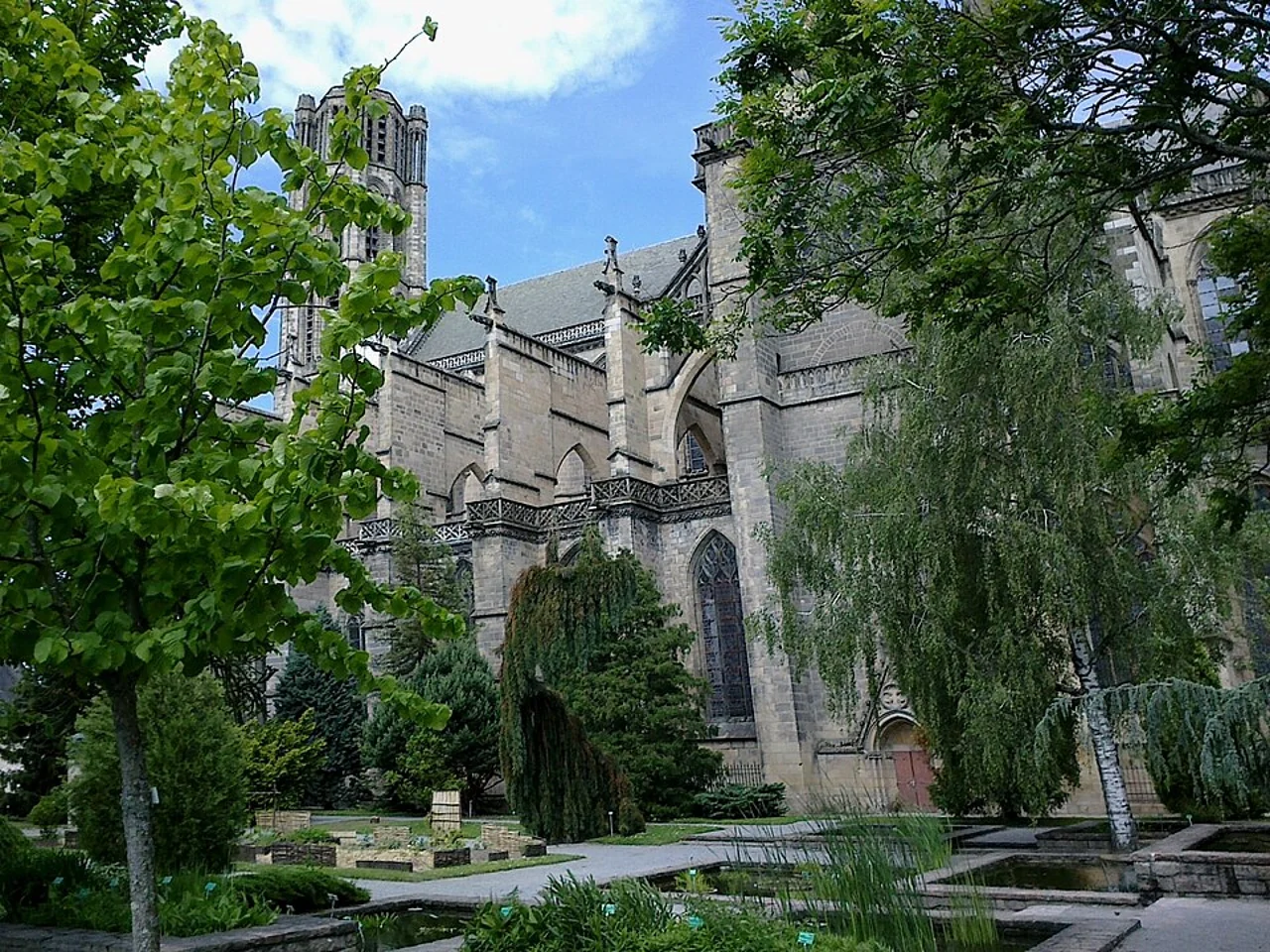 Green setting of the historic cathedral from Jardins de l'Évêché, 28 May 2012.