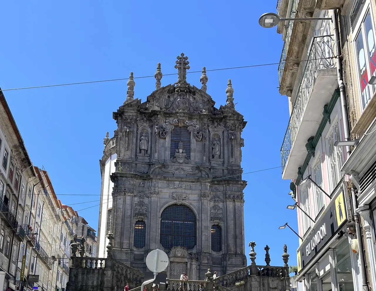 Porto Clérigos Kilisesi cephesi, Ağustos 2023