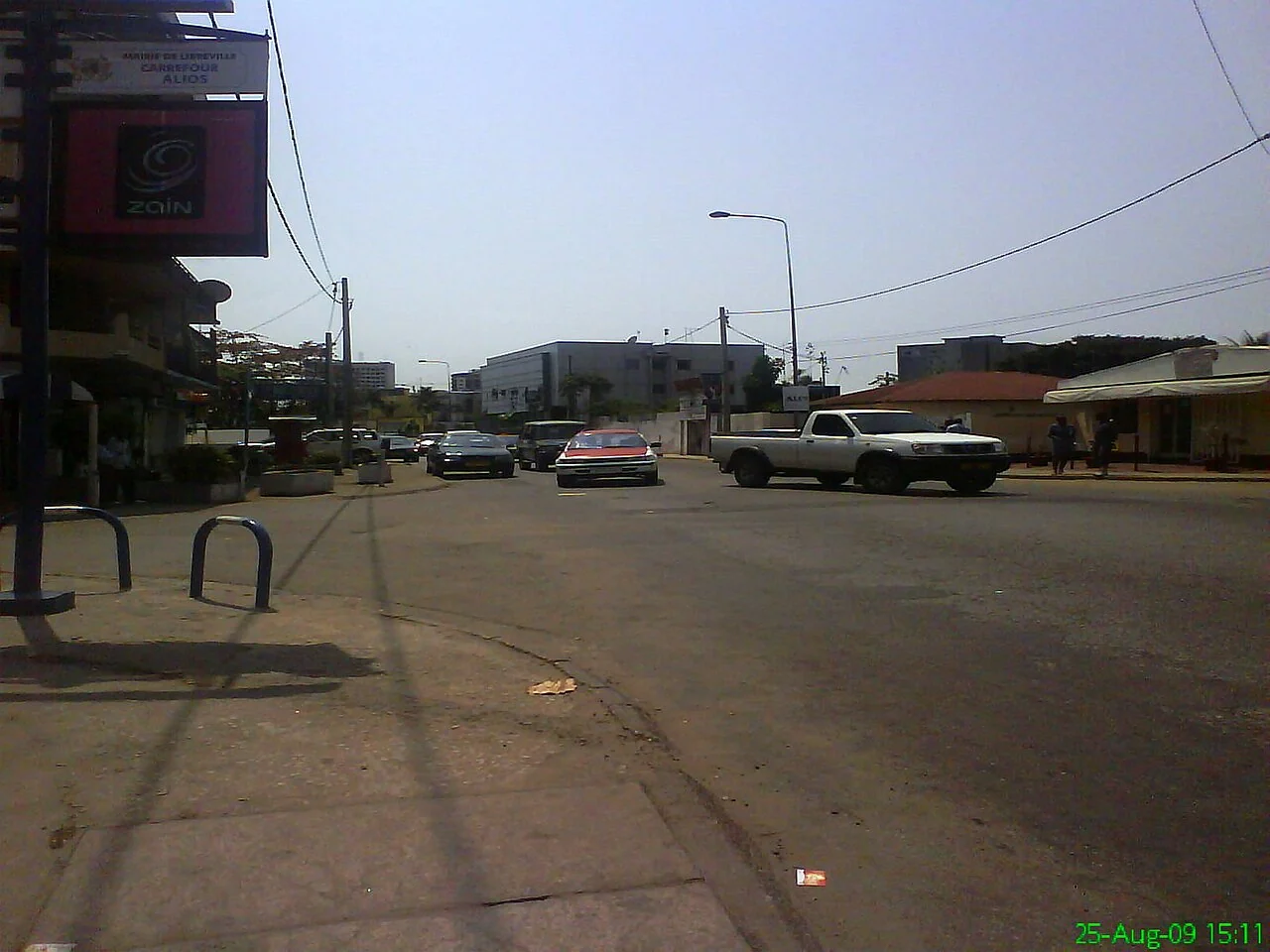 Libreville sokak düzeyi yol ortamı; Ağustos 2009, müze binası değildir