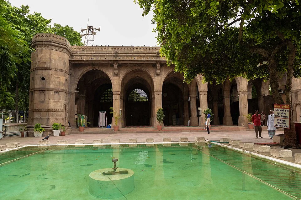 Ahmedabad Sidi Saiyyed Camisi ön cephesi