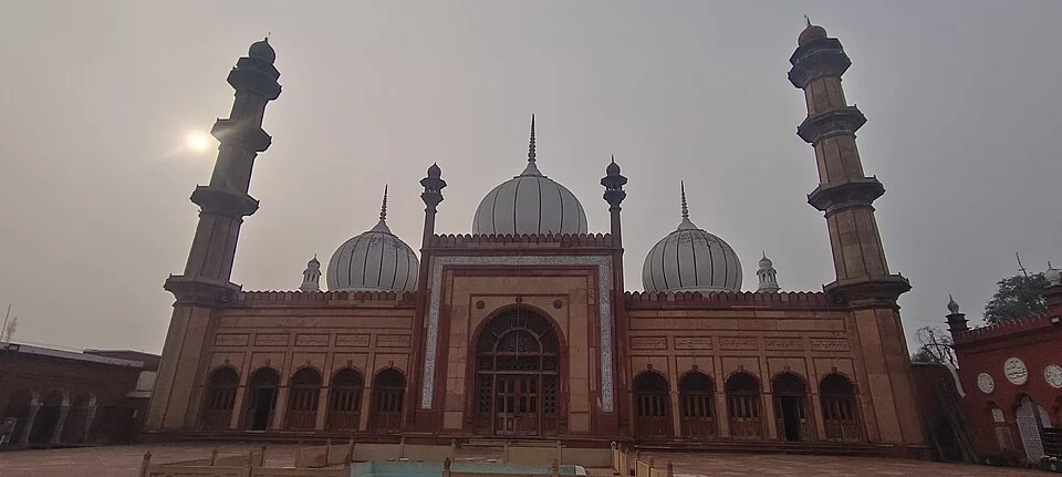 Aligarh Muslim University Jama Masjid cephesi
