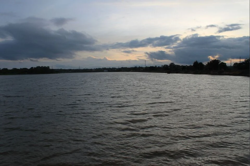Wide waterscape at Kelageri lake in Dharwad