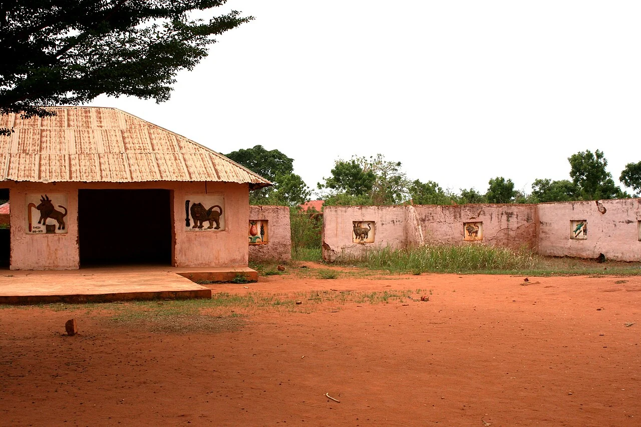 Exterior area of the Royal Palaces of Abomey; Dominik Schwarz, capture date not stated, uploaded 16 December 2009