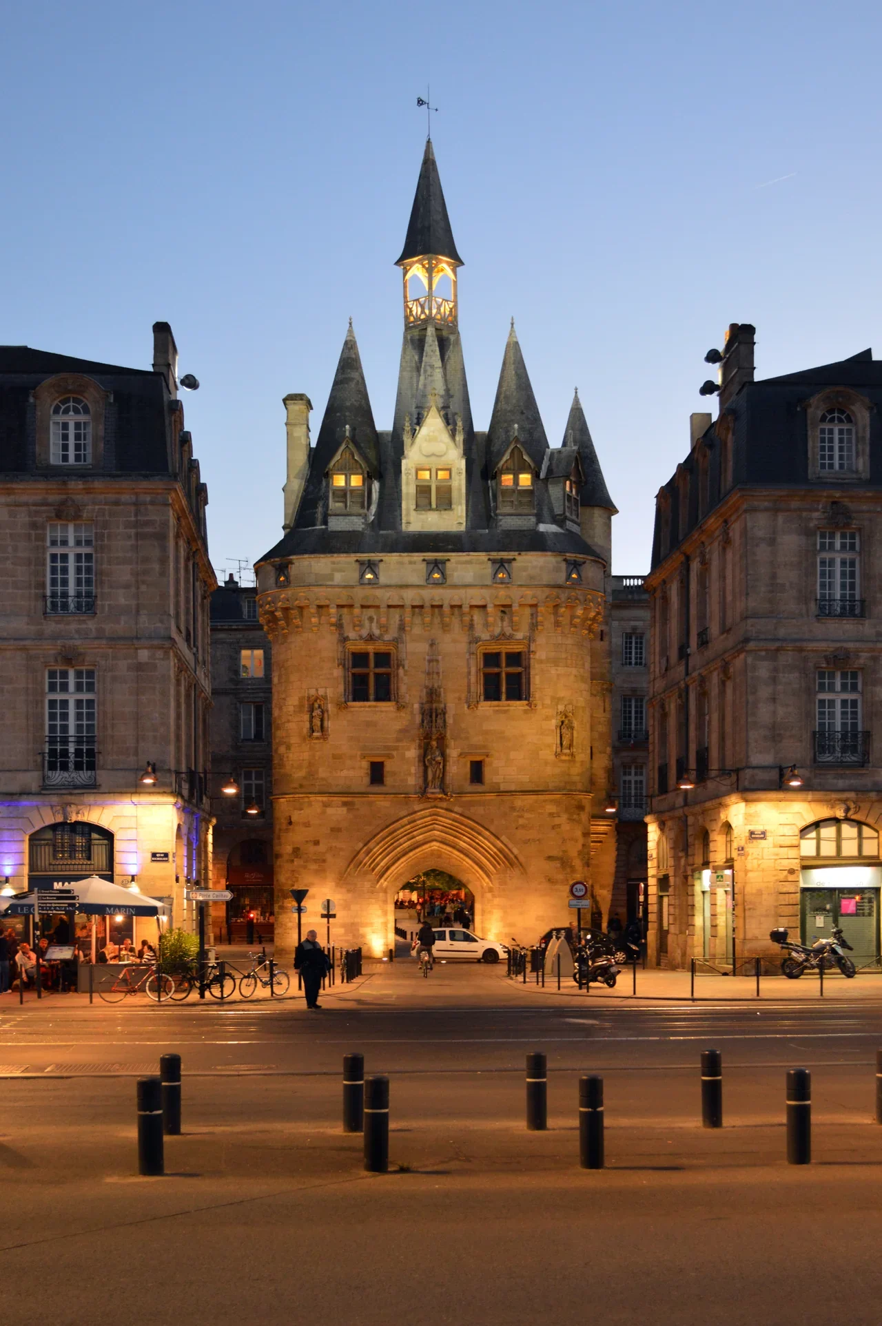 Bordeaux’da Porte Cailhau, Mayıs 2015 akşam fotoğrafı