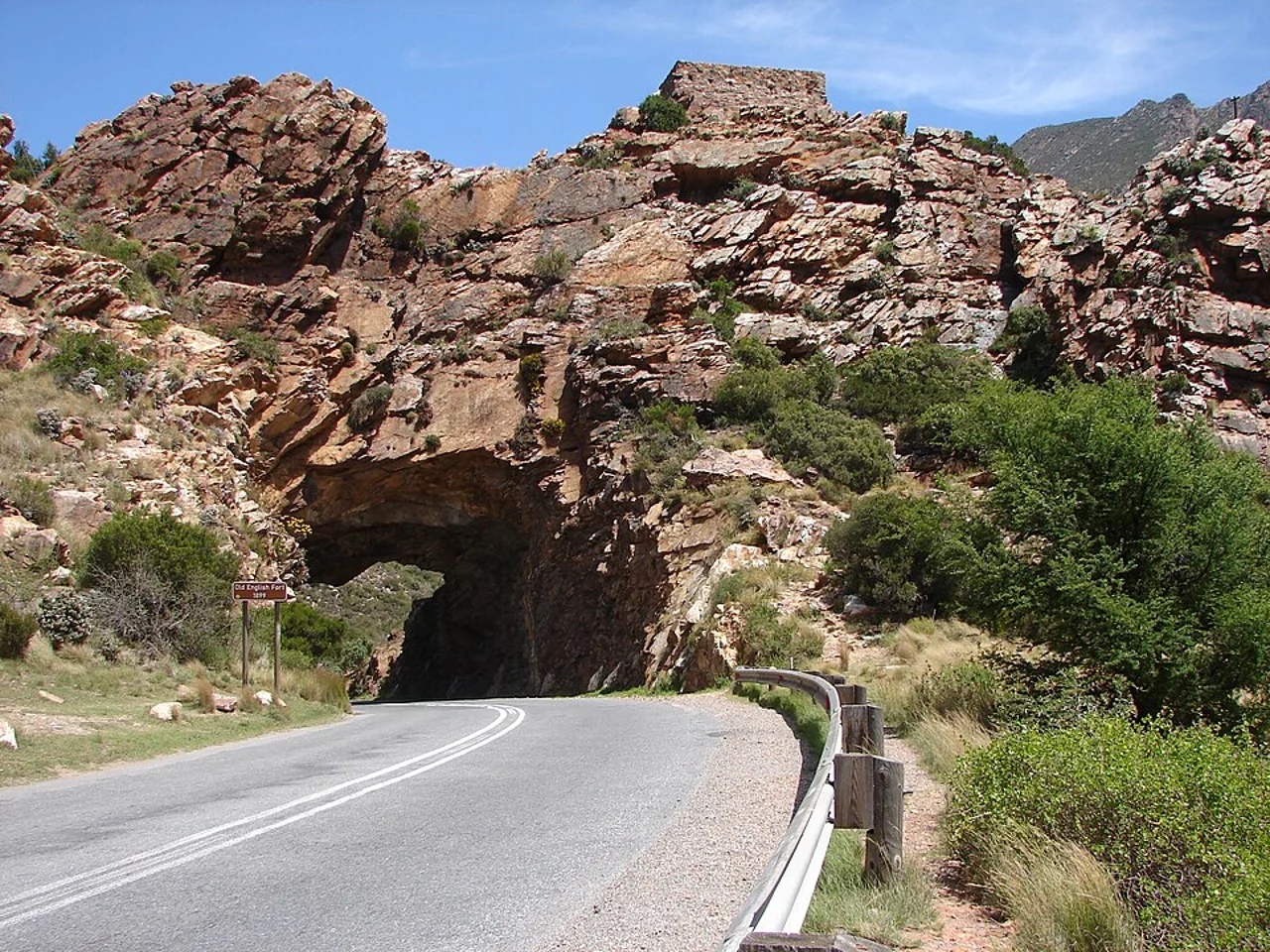 Cogmanskloof tunnel, Montagu side, 2014; not current road-condition evidence