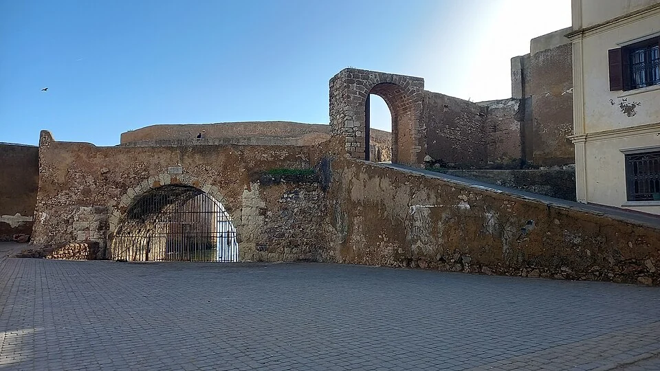 Mazagan'da kemerli taş geçit, rampa ve döşeli avlu, 23 Kasım 2024. Fotoğrafçı: Reda benkhadra; sarnıç veya tiyatro içi değildir.