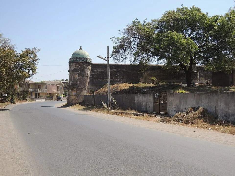 Old wall, small tower and road in the Bharuch fort setting