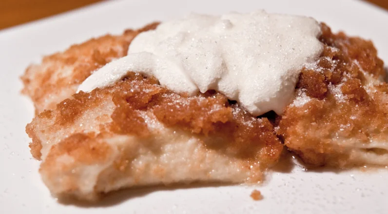 Haşlanmış štrukli yemek örneği, 2009; belirli bir Zagreb restoranı doğrulanmamıştır.
