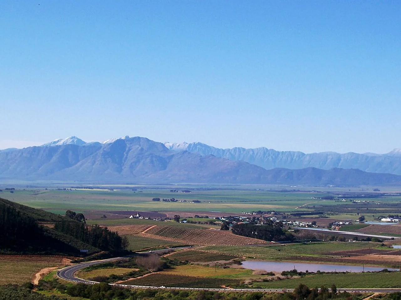 Agricultural valley around R46; source says 2004 and file date 2005, exact capture year uncertain.
