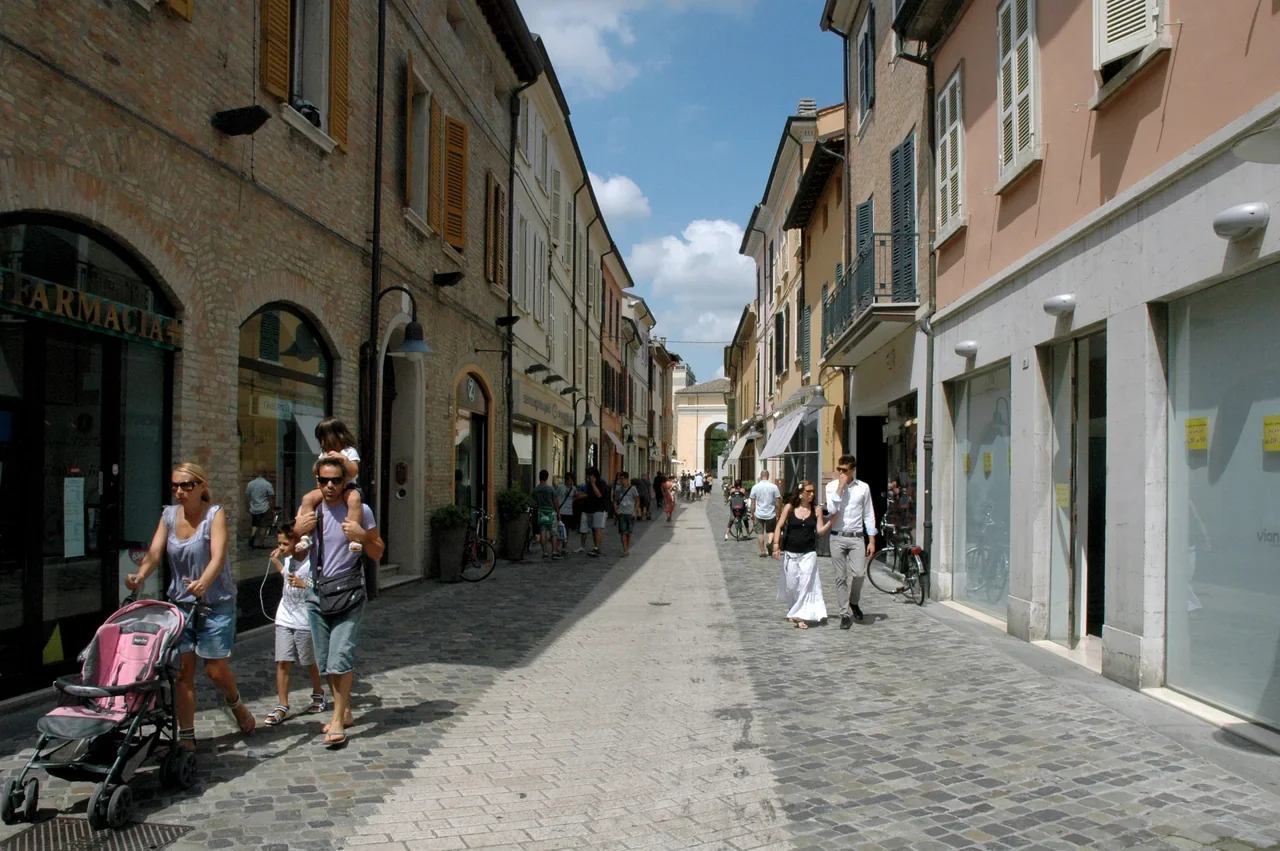 Ravenna Via Cavour boyunca Porta Adriana yönüne bakış, 2010