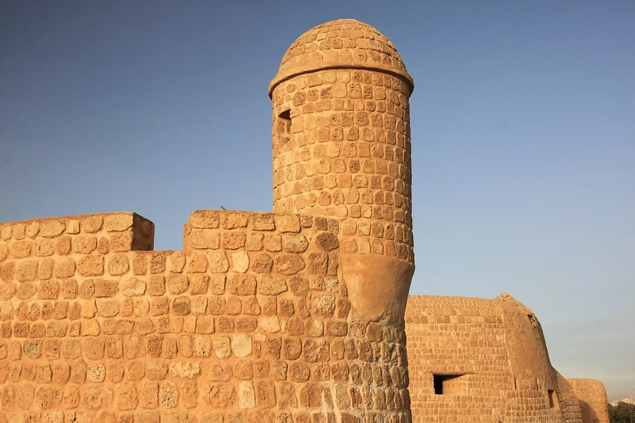 Qal’at al-Bahrain sur ve kule ayrıntısı; Shmyg, 24 Mayıs 2013