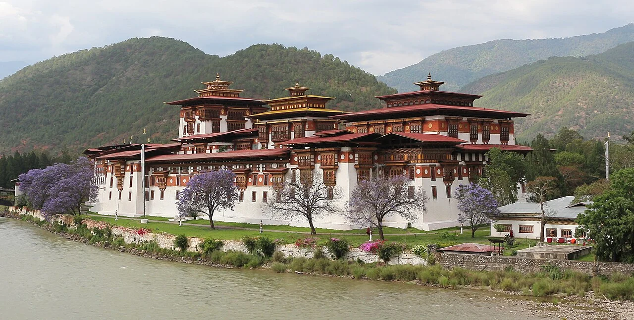 Punakha Dzong and its river setting; Bernard Gagnon, 21 May 2018