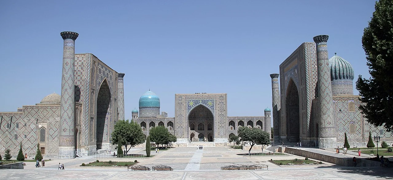Registan square in Samarkand, 31 August 2012. Oleg Yunakov / CC BY-SA 4.0