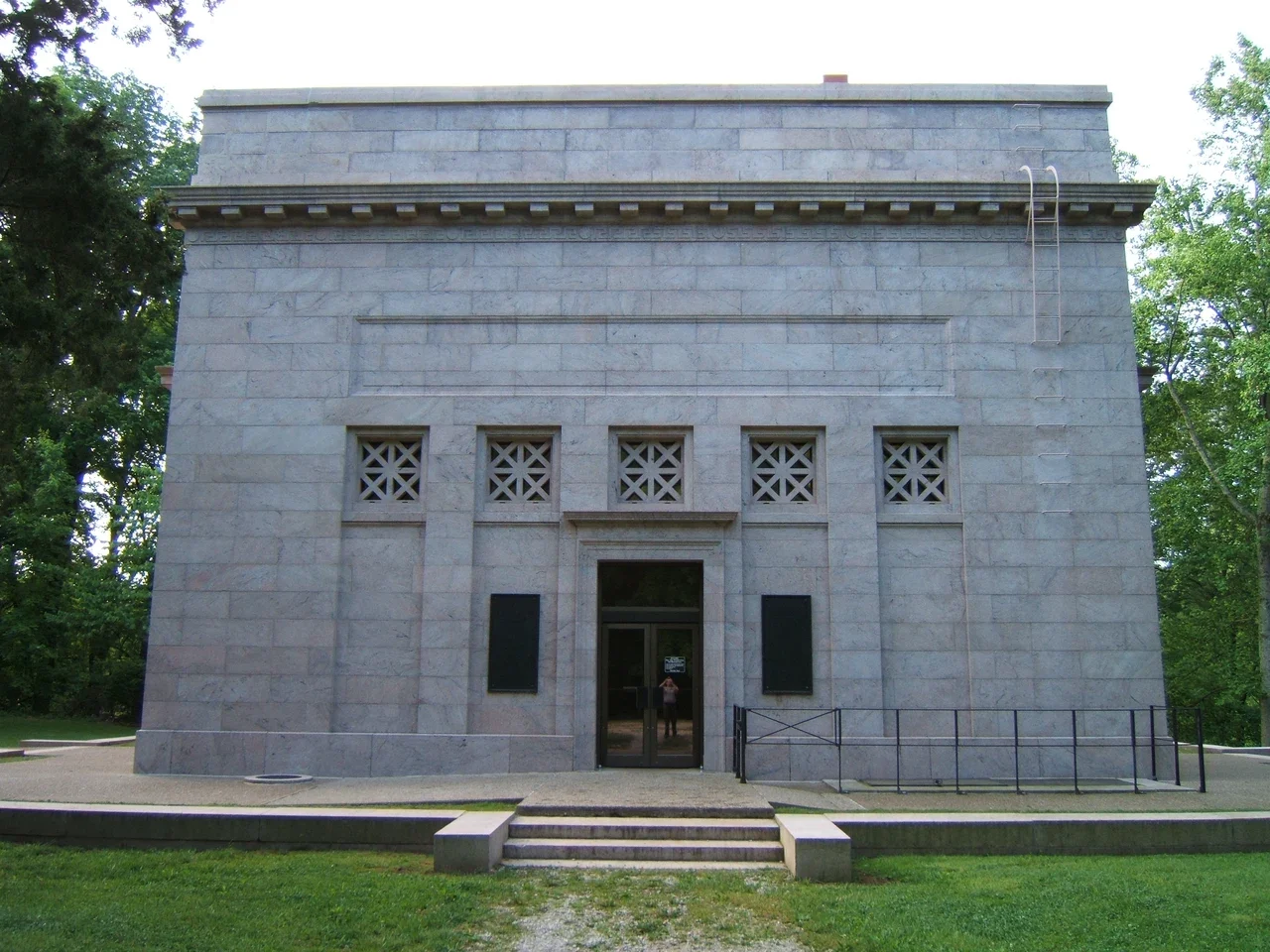 Stone rear facade of the Lincoln birthplace memorial, NPS archive