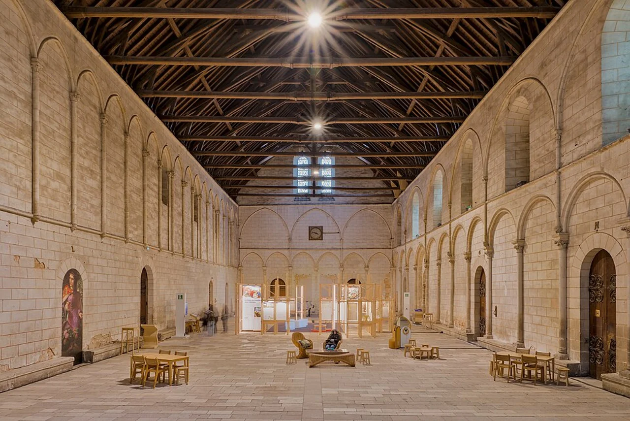 Palais great hall, 29 December 2025; present interior access and furniture arrangements may differ.