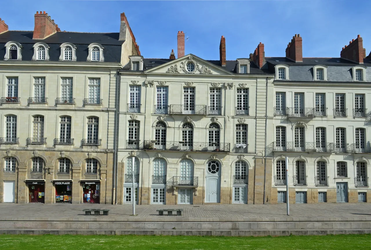 Nantes Feydeau’da Immeuble Perraudeau ve komşu tarihî cepheler