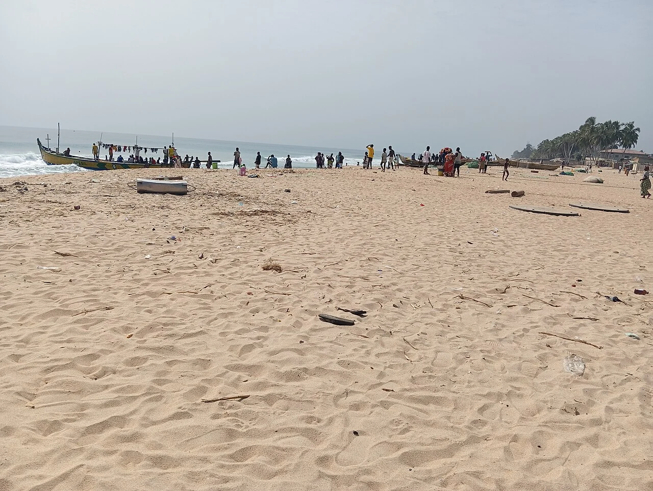 Grand-Bassam shore; Kod B, 22 December 2023; not evidence of current swimming conditions