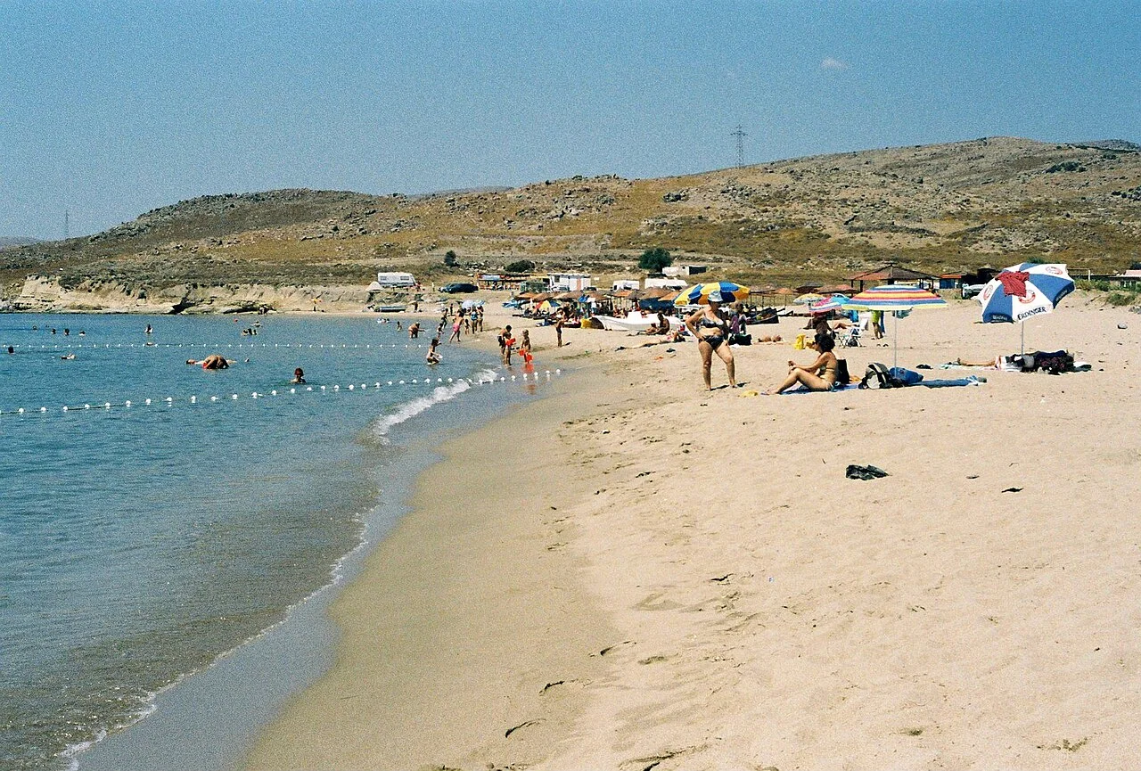 Gökçeada Aydıncık Plajı; ilk yayını Ağustos 2010 olan arşiv görüntüsü, çekim tarihi doğrulanmadı.