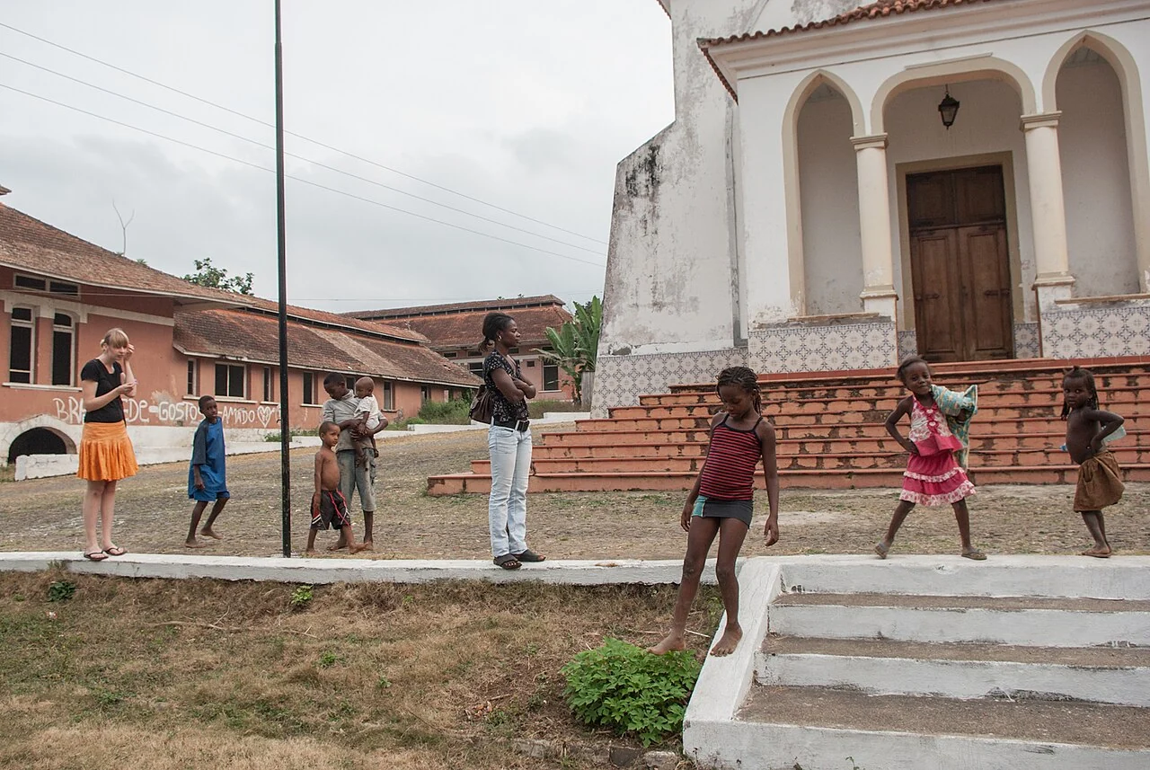 Daily life outside a historical building in northern São Tomé; Helena Van Eykeren, 6 August 2012, not a recommendation of current visitor services