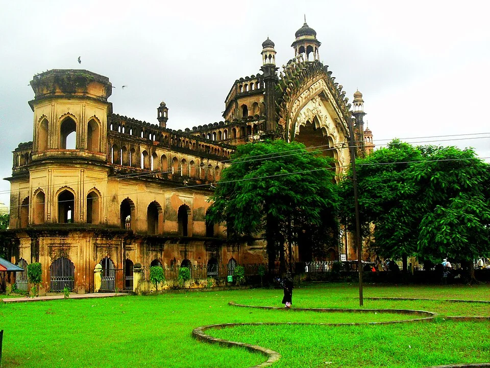 Lucknow Rumi Darwaza tarihî kapısı