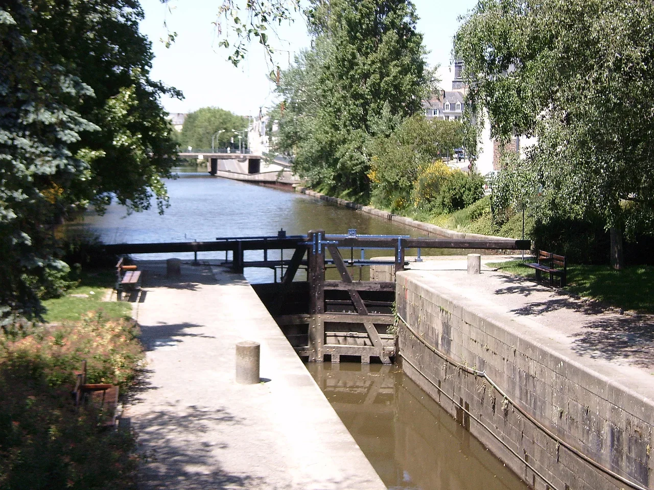 Final lock and junction of the Ille-et-Rance canal with the Vilaine in Rennes, June 2006