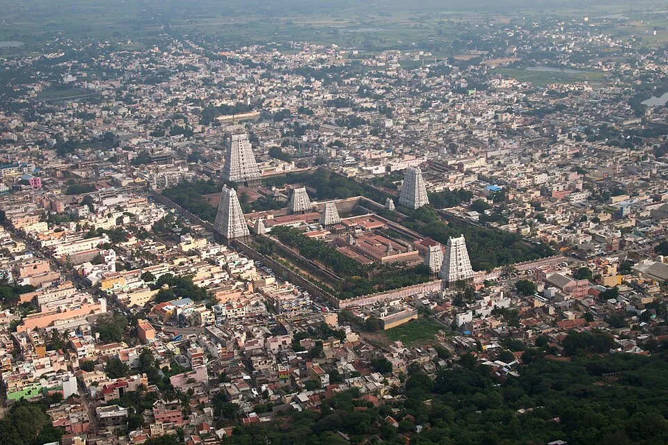 Arunachalesvara Temple and urban surroundings in Tiruvannamalai