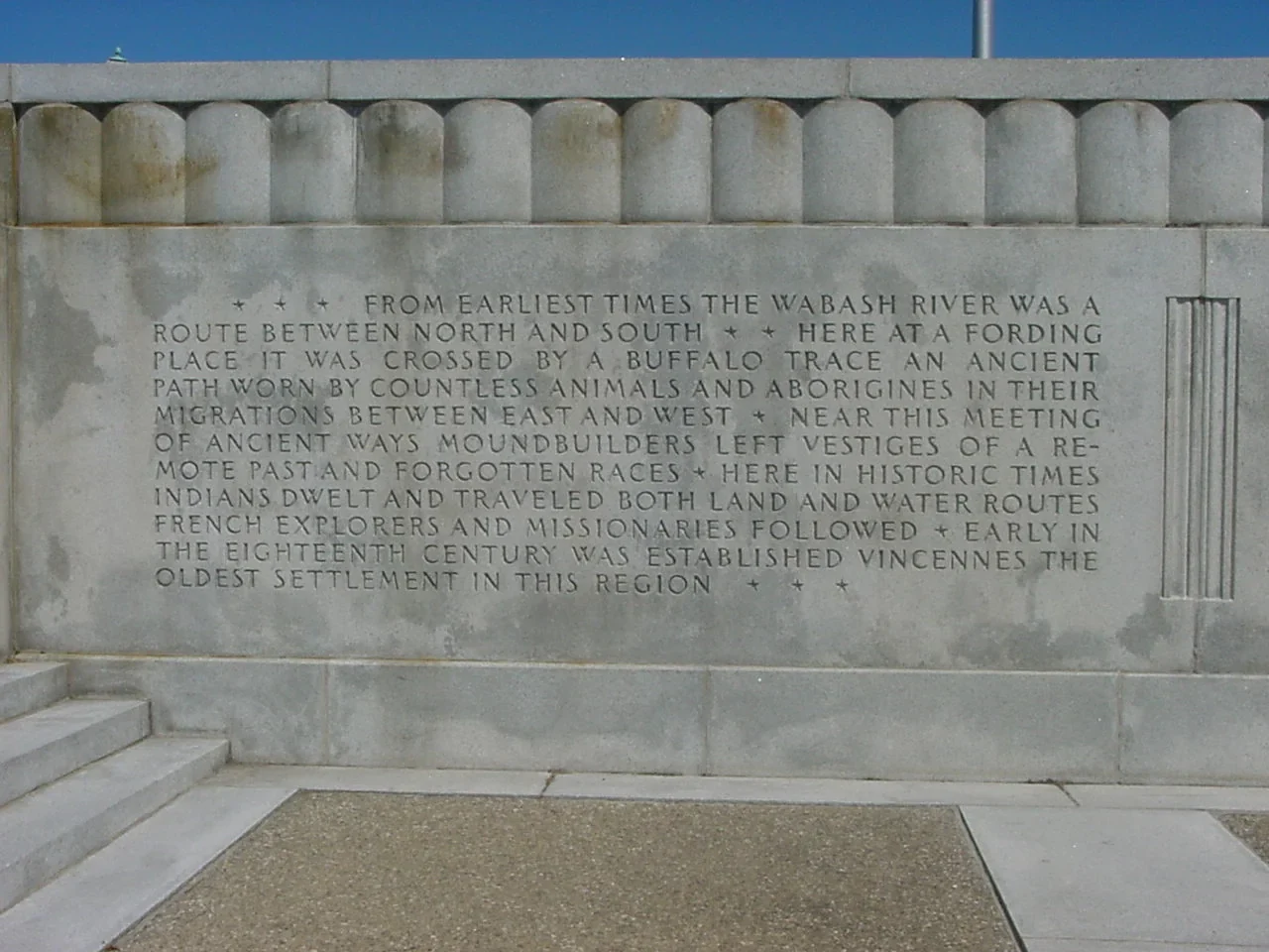 Lincoln Memorial Bridge yaklaşımındaki tarihî yazıtın arşiv detayı