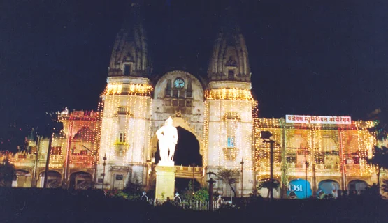 Historic exterior view of Khanderao Market in Vadodara